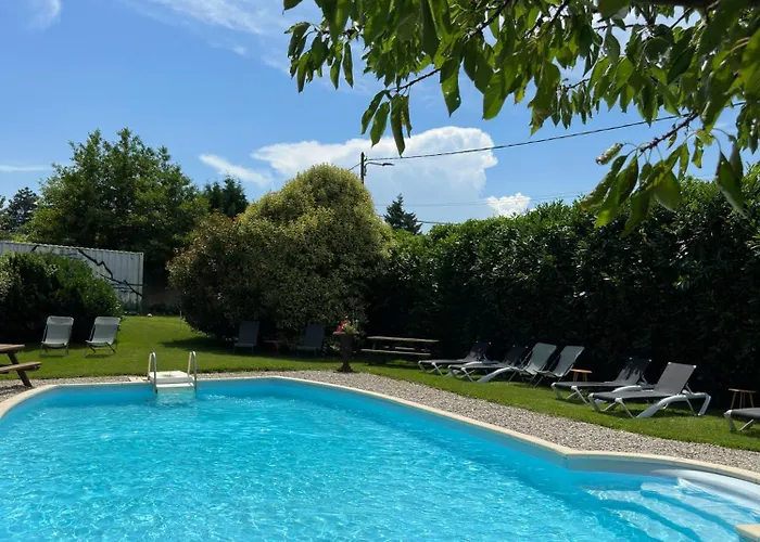 Oda ve Kahvaltı Chateau De La Saone 3*