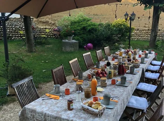 Oda ve Kahvaltı Chateau De La Saone 3*